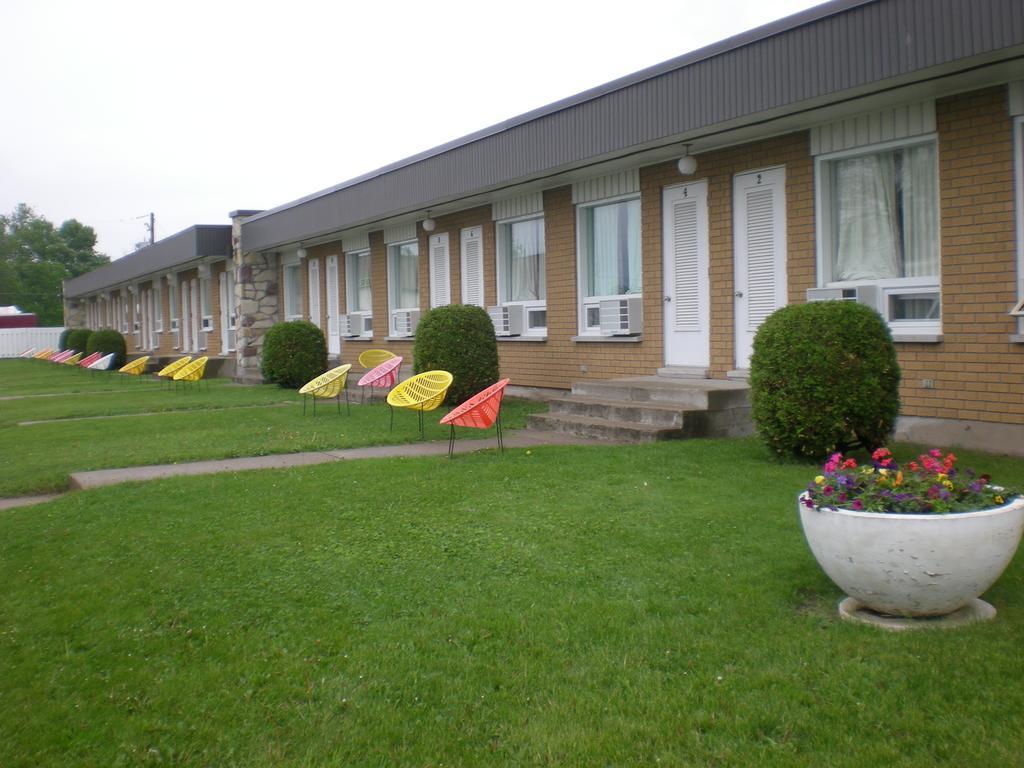 Motel Vaudreuil Zewnętrze zdjęcie