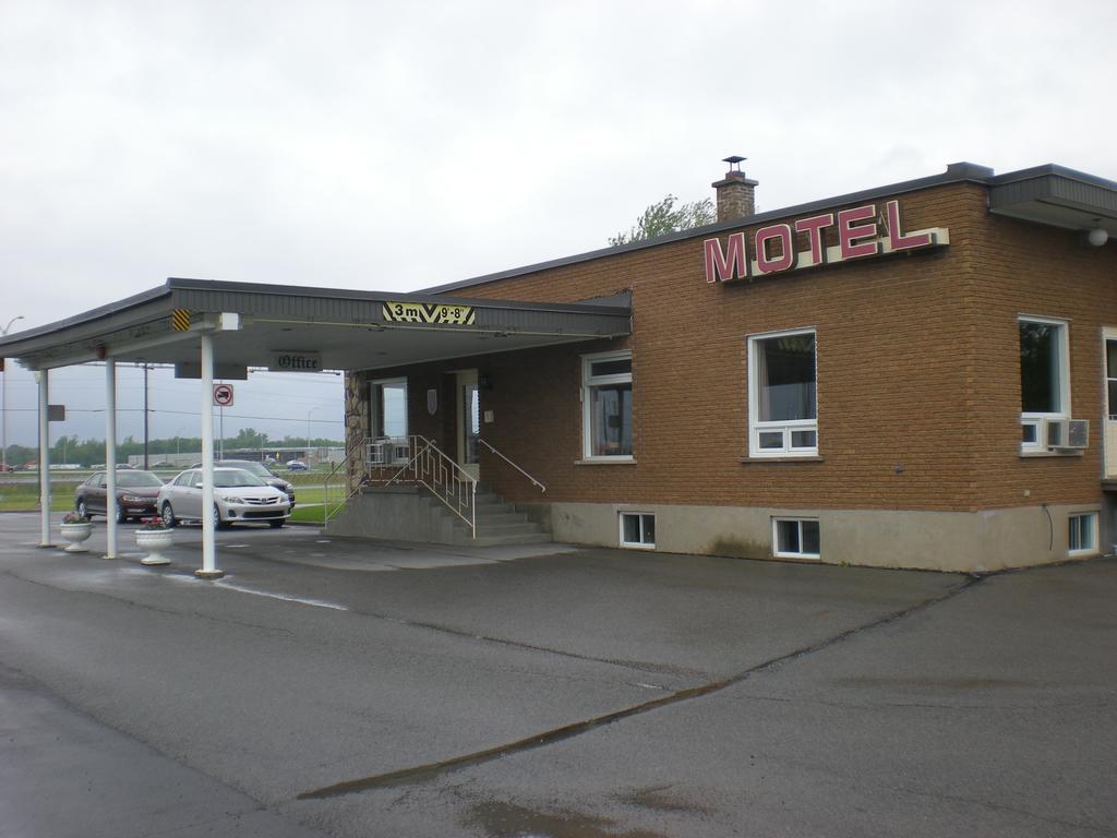 Motel Vaudreuil Zewnętrze zdjęcie